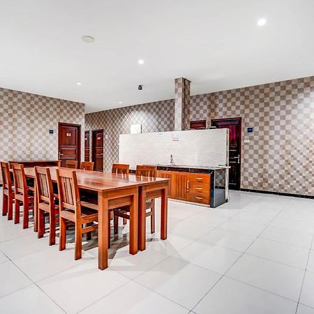 Oyo 90889 Dkb Residence Surabaya Kültér fotó