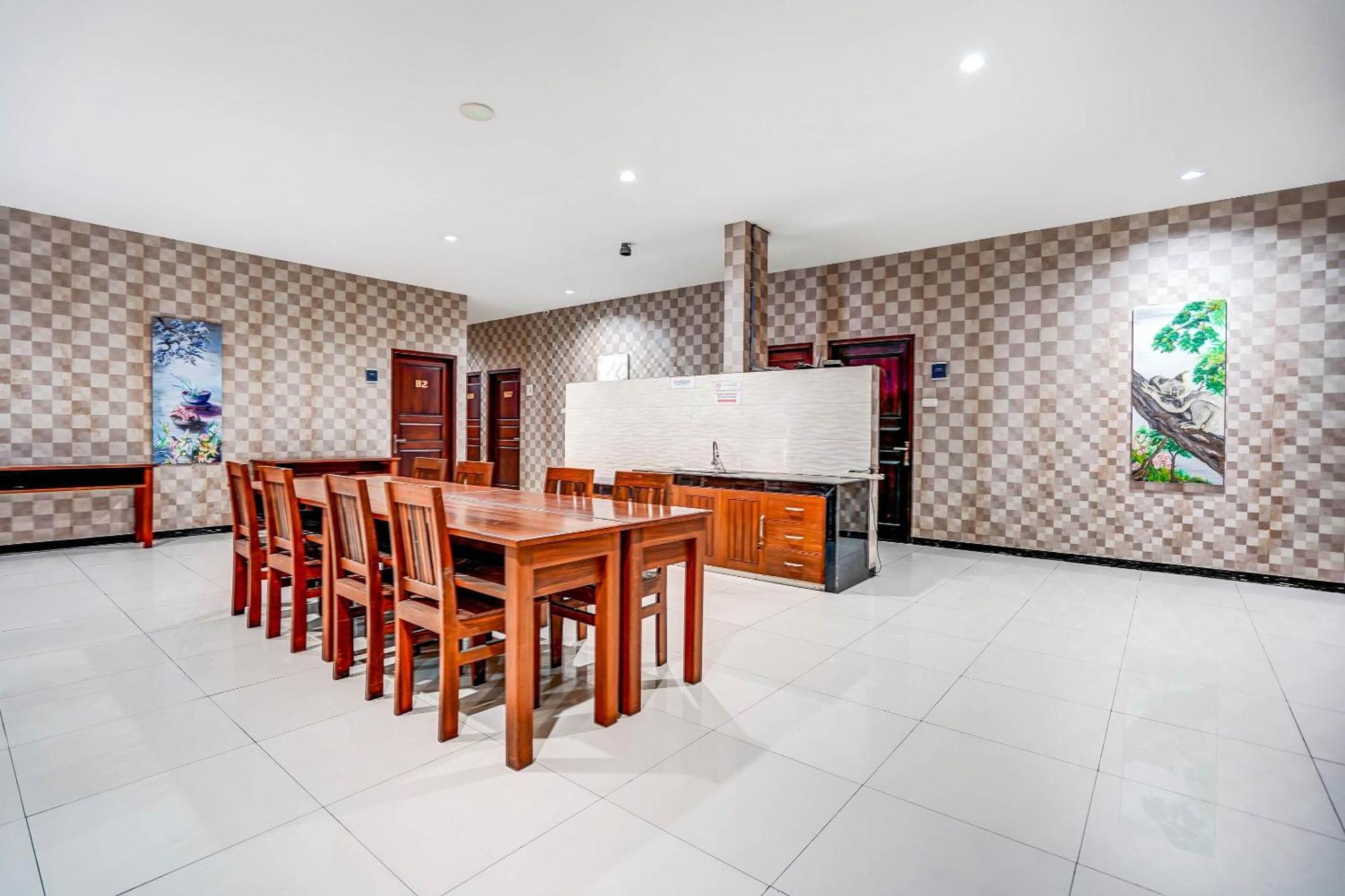 Oyo 90889 Dkb Residence Surabaya Kültér fotó