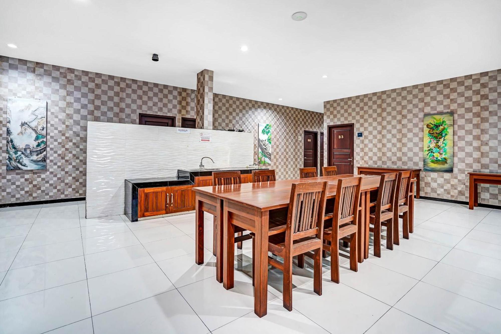 Oyo 90889 Dkb Residence Surabaya Kültér fotó