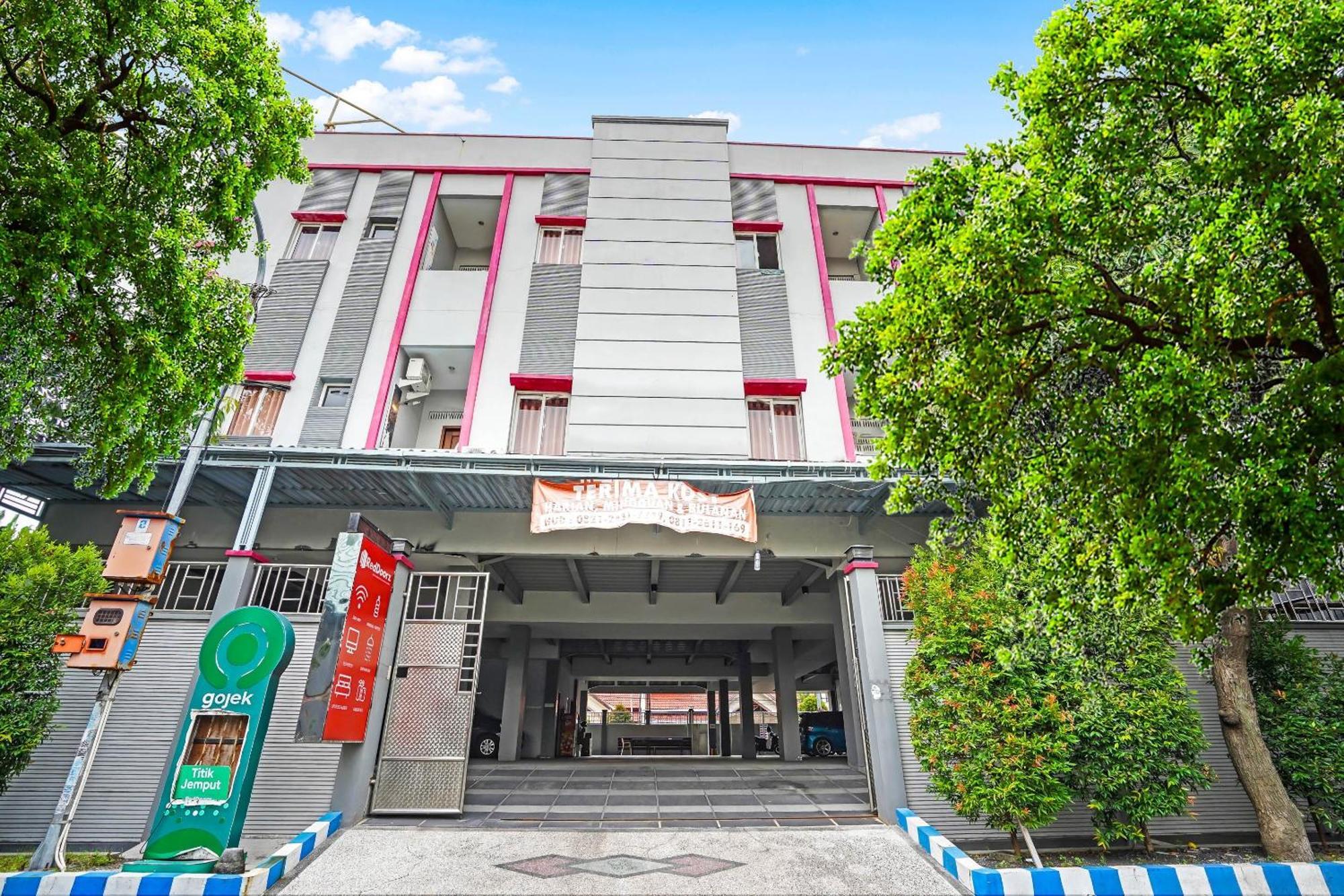 Oyo 90889 Dkb Residence Surabaya Kültér fotó