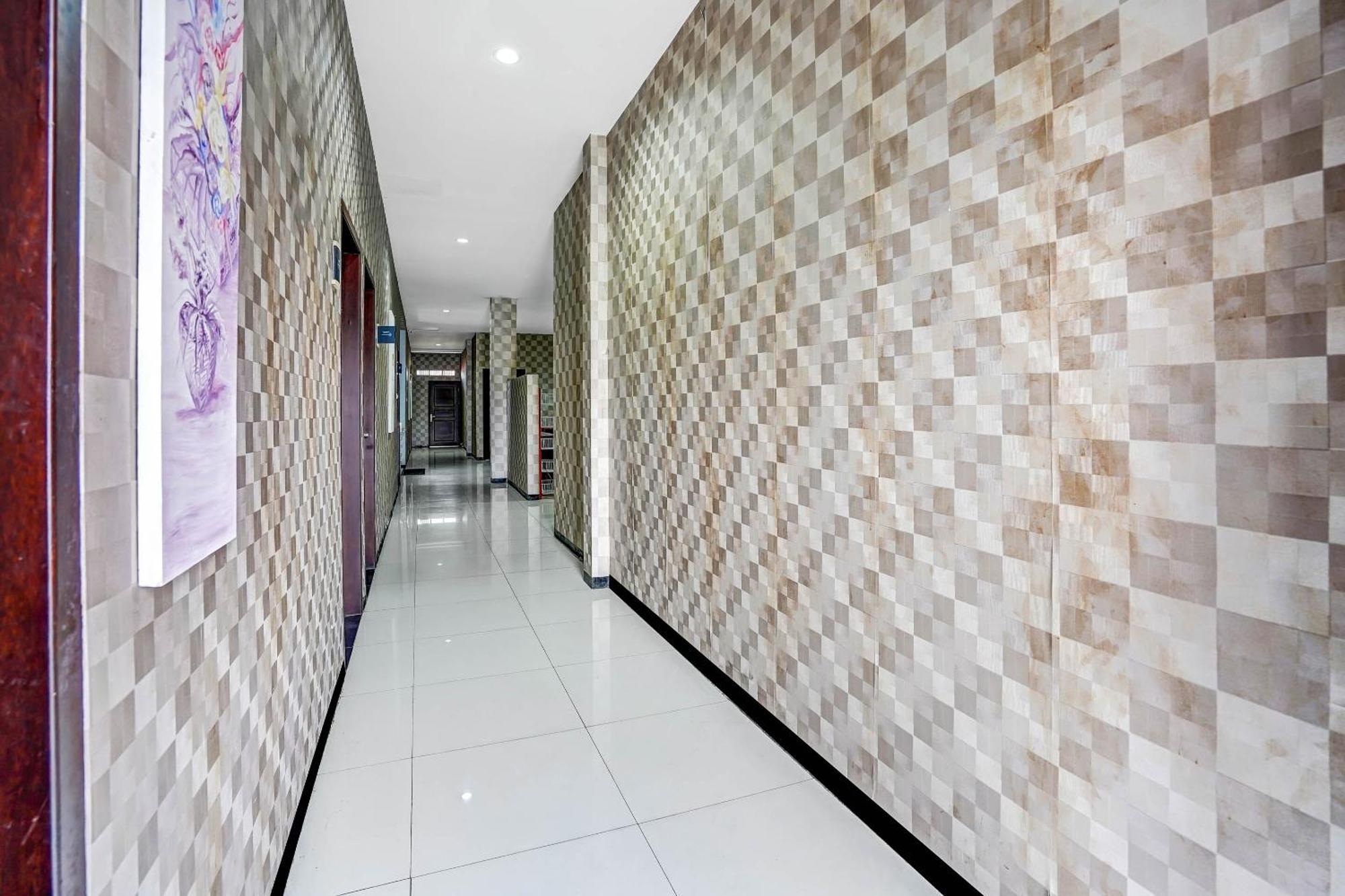 Oyo 90889 Dkb Residence Surabaya Kültér fotó