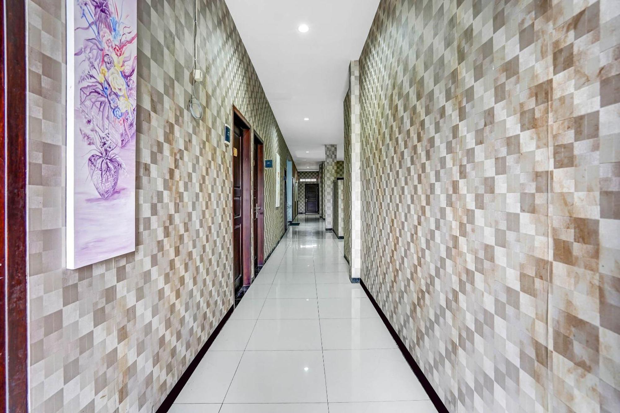 Oyo 90889 Dkb Residence Surabaya Kültér fotó