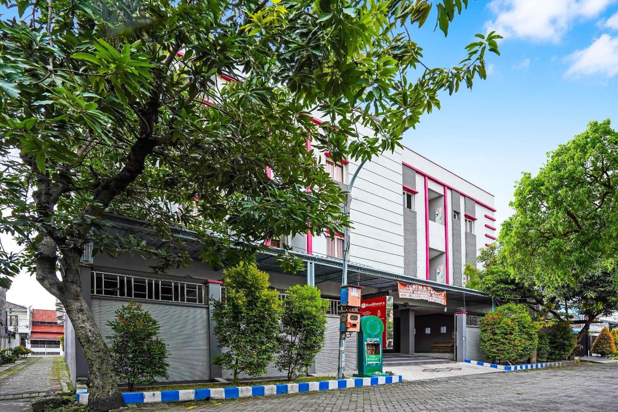 Oyo 90889 Dkb Residence Surabaya Kültér fotó